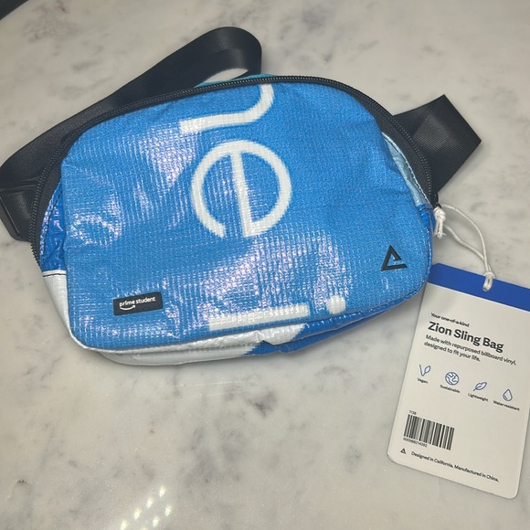 NWT Rareform Zion Sling Bag - Picture 6 of 7